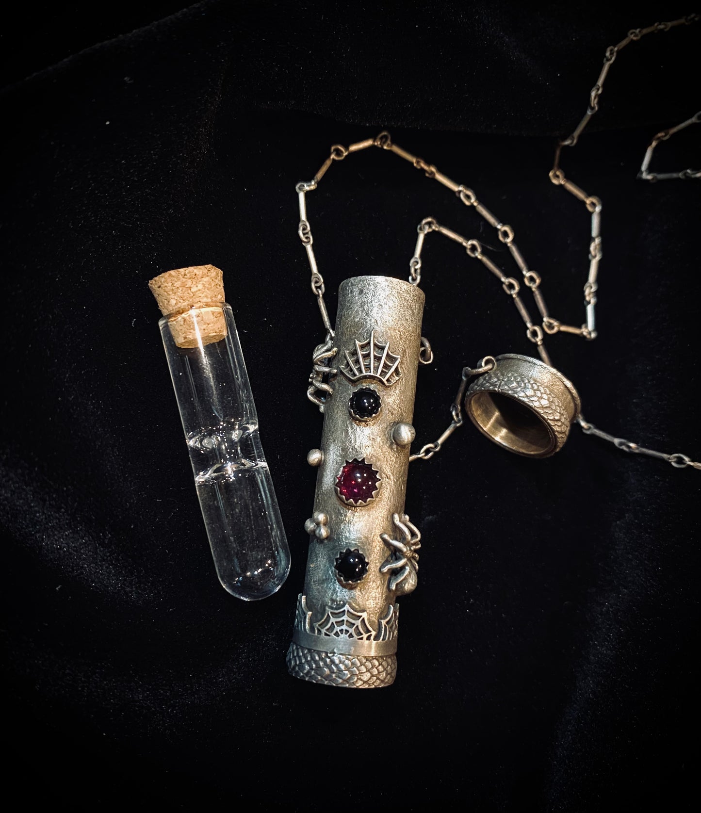 Von Desolate Sterling Silver Onyx and Cornelian Spider Kreepsake Necklace