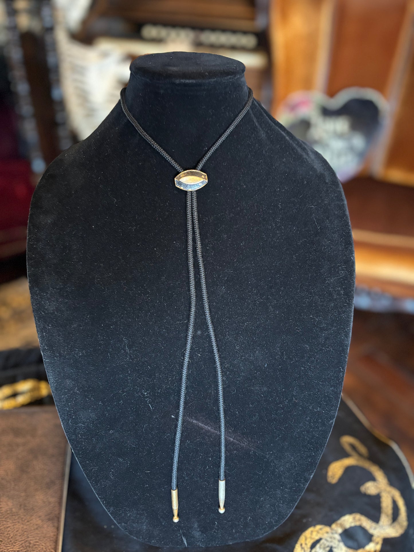 Small Oval Bolo