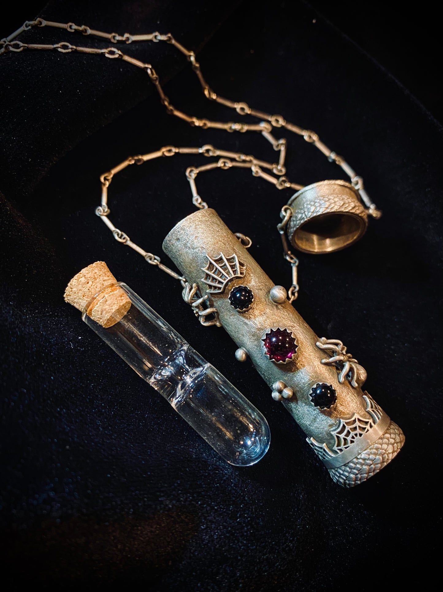 Von Desolate Sterling Silver Onyx and Cornelian Spider Kreepsake Necklace