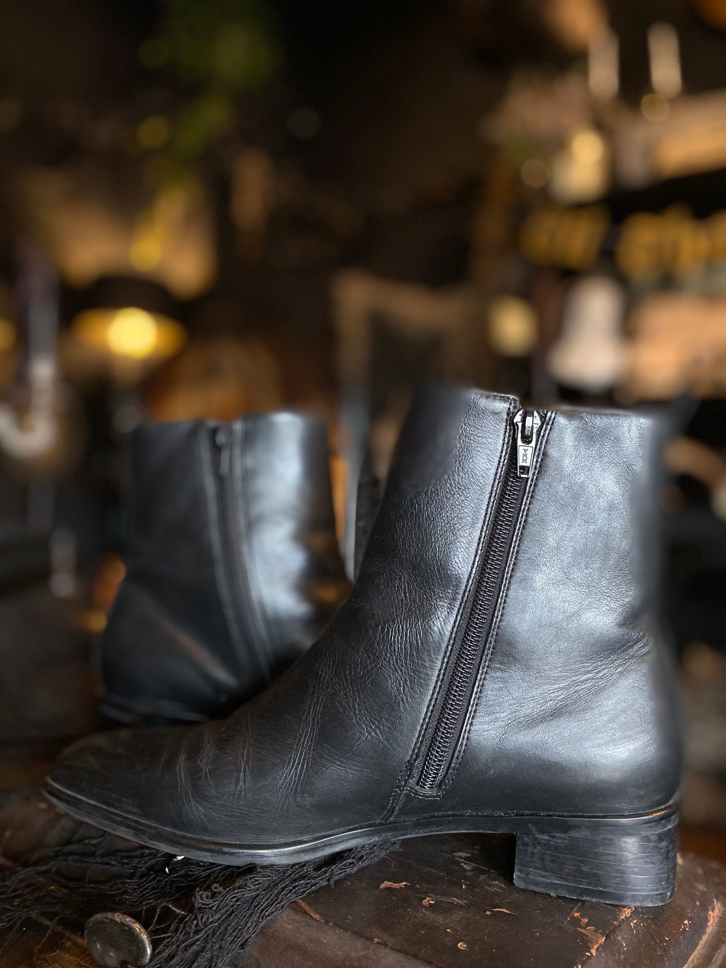 Trotters Black Leather Zip-Up Ankle Booties Women’s 8