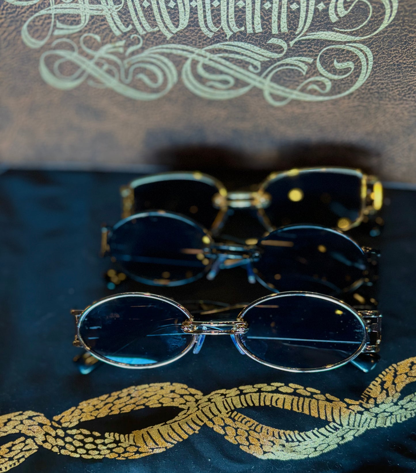 Oval “wire” framed sunglasses