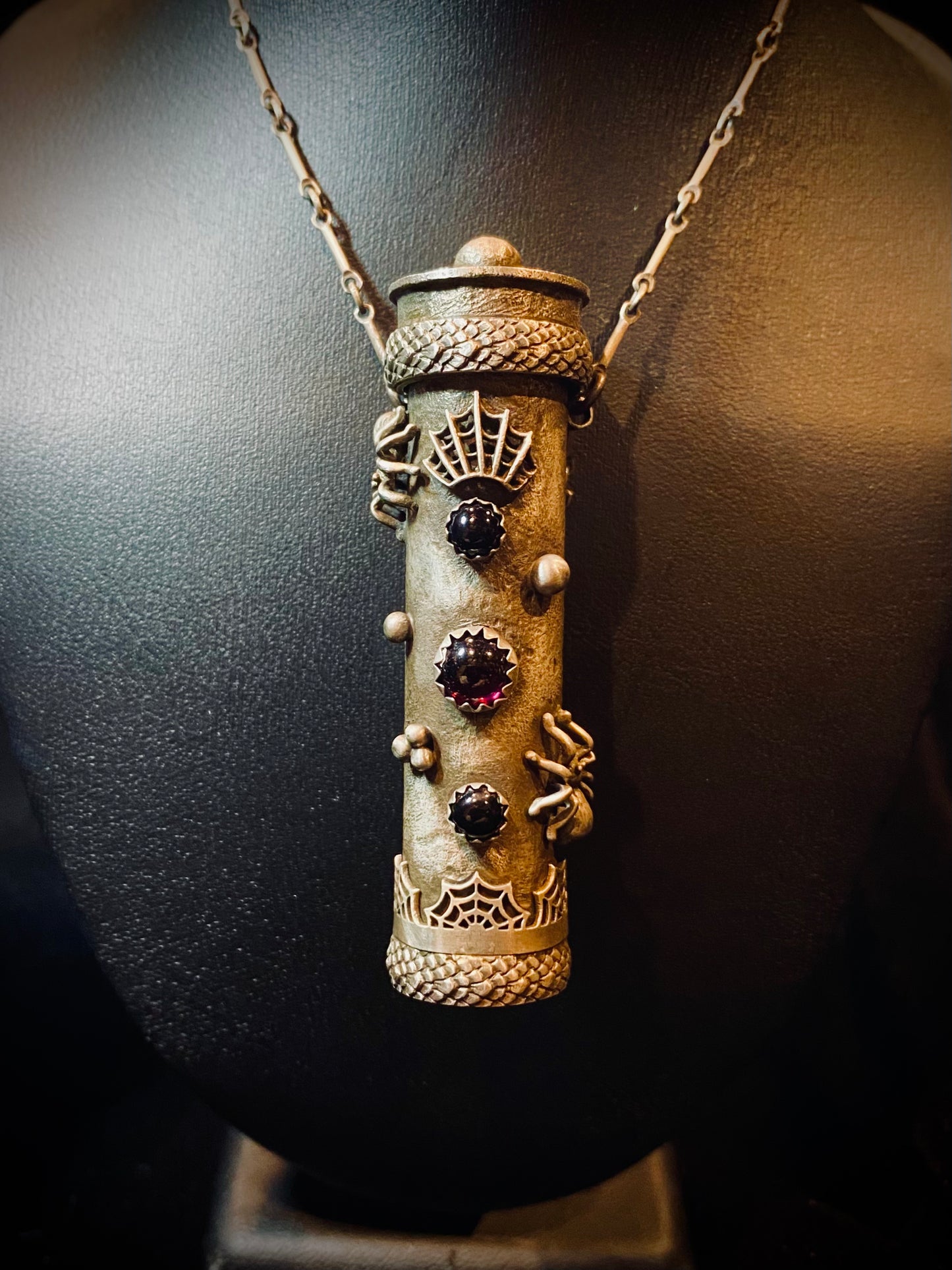 Von Desolate Sterling Silver Onyx and Cornelian Spider Kreepsake Necklace
