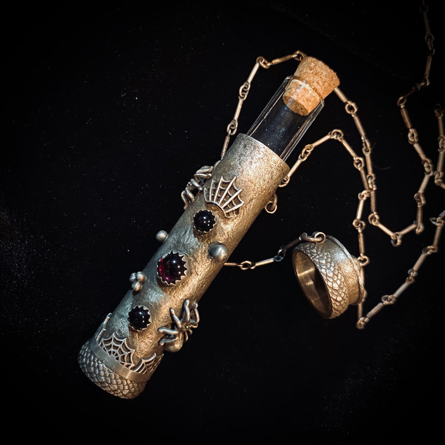 Von Desolate Sterling Silver Onyx and Cornelian Spider Kreepsake Necklace