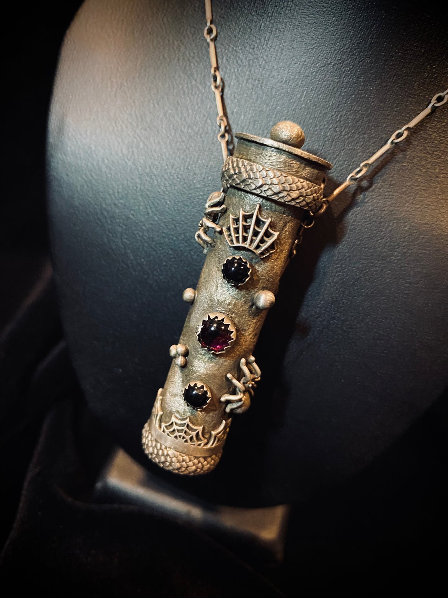 Von Desolate Sterling Silver Onyx and Cornelian Spider Kreepsake Necklace