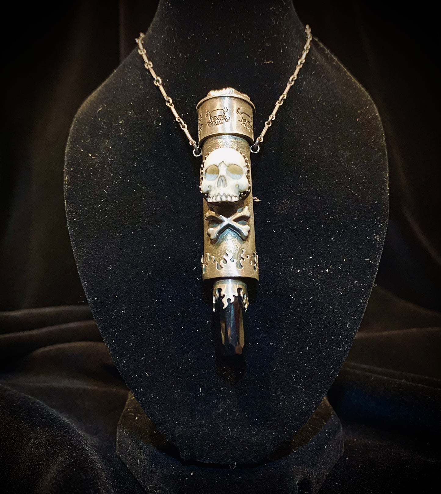 Von Desolate Sterling Silver Amethyst and Bone Skull Kreepsake Necklace