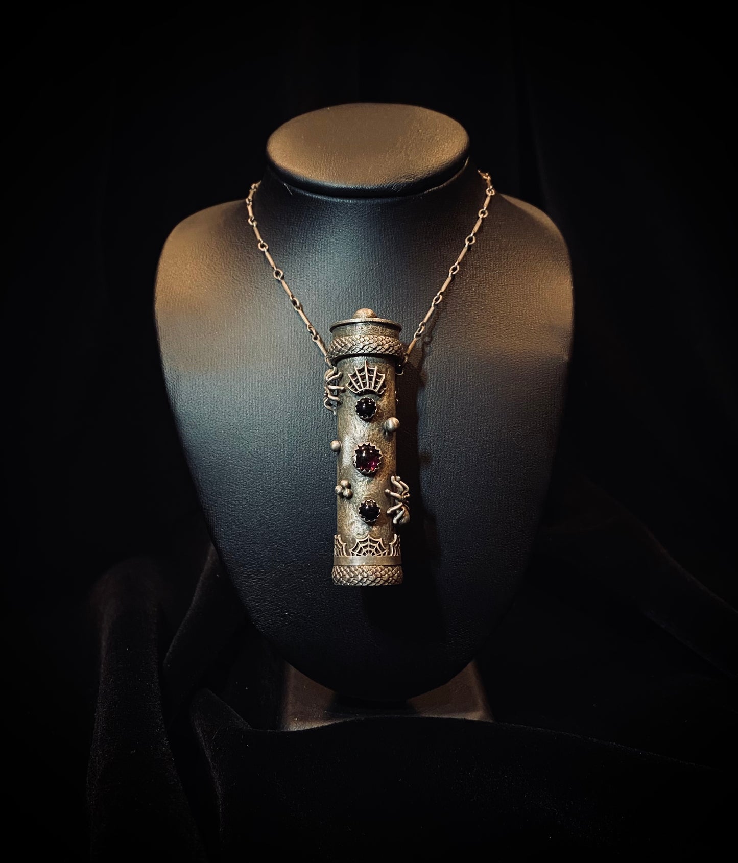 Von Desolate Sterling Silver Onyx and Cornelian Spider Kreepsake Necklace