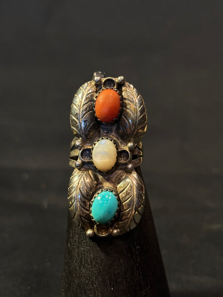 Vintage Sterling Silver Coral Mother of Pearl and Turquoise Feather Design Three Stone Ring
