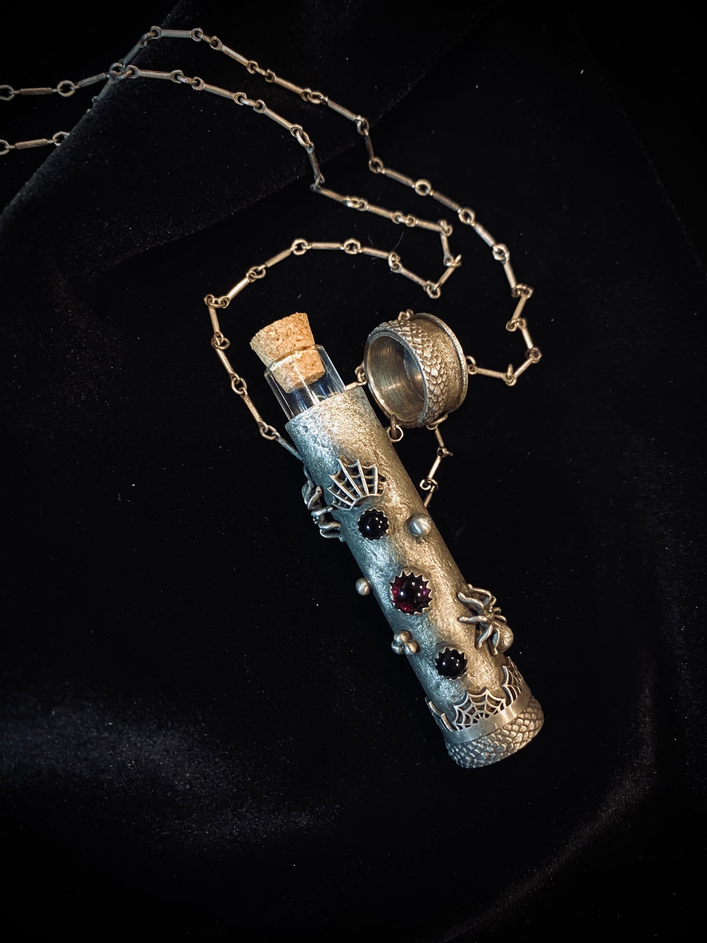 Von Desolate Sterling Silver Onyx and Cornelian Spider Kreepsake Necklace