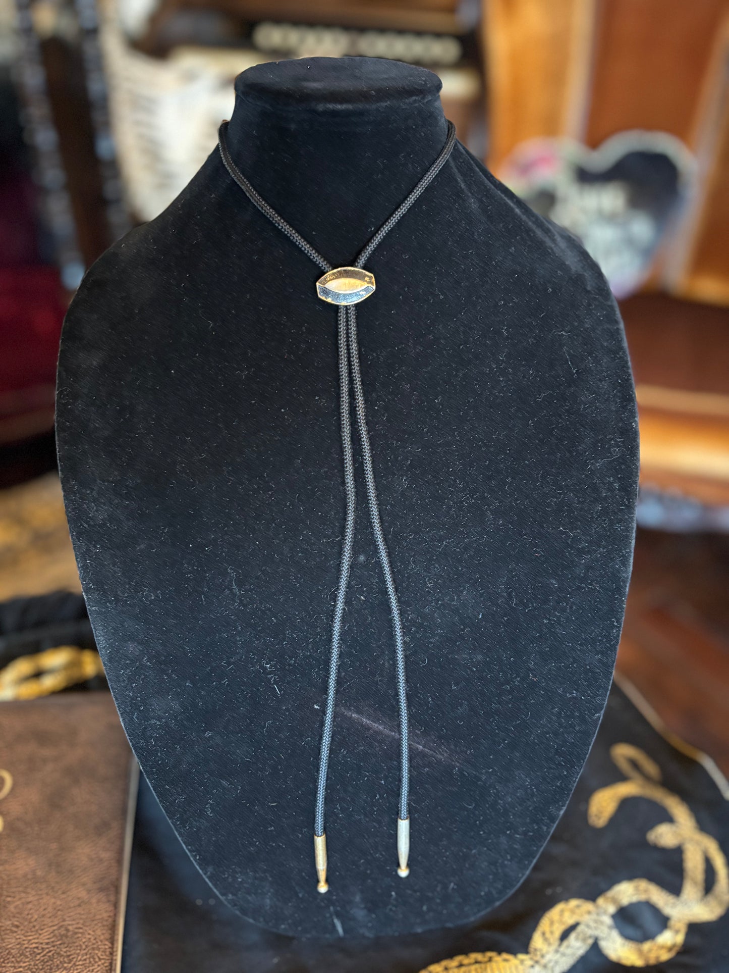Small Oval Bolo