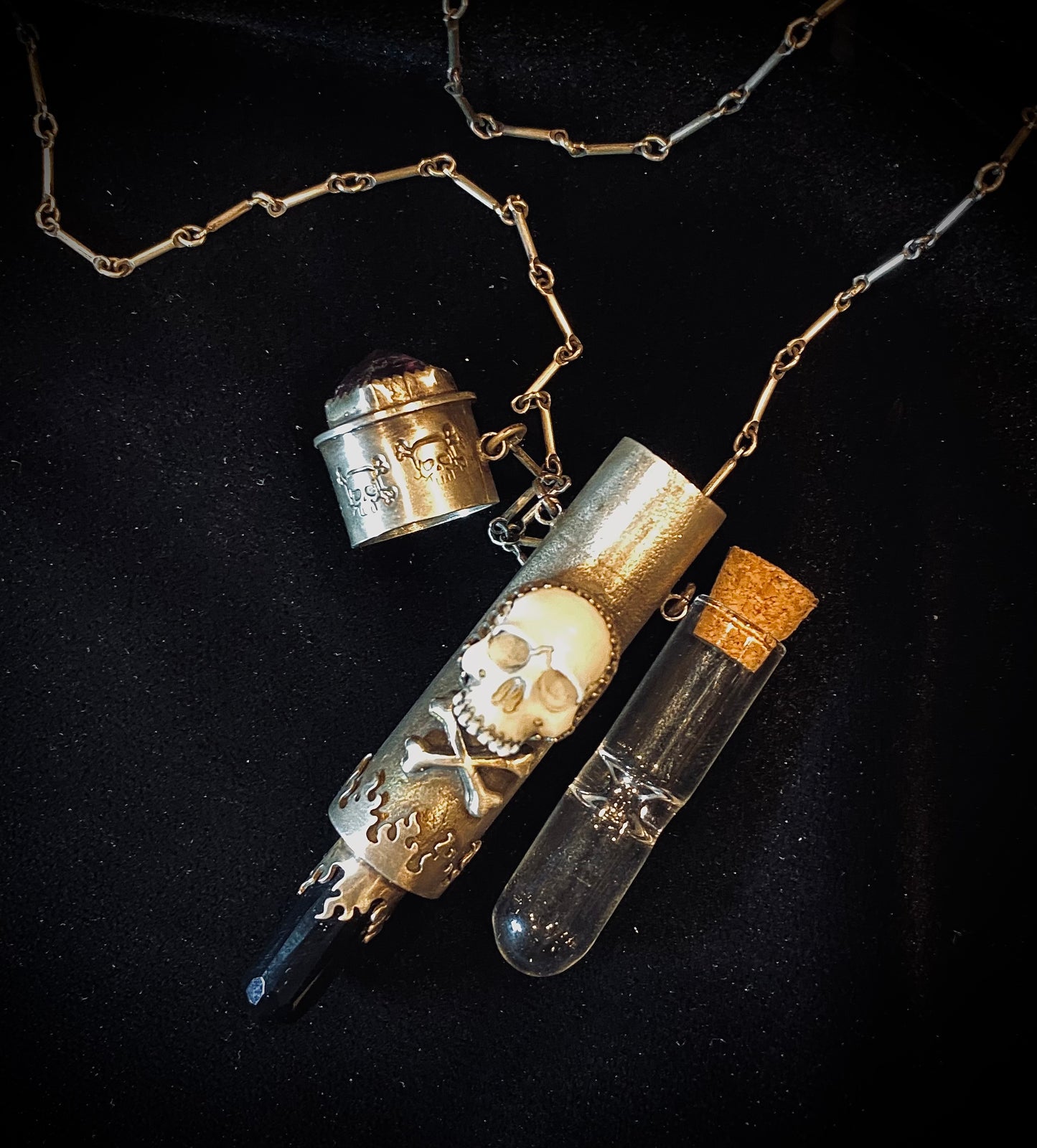 Von Desolate Sterling Silver Amethyst and Bone Skull Kreepsake Necklace