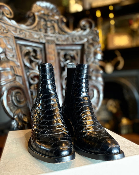 Elena Iachi Black Embossed Snakeskin Chelsea Ankle Boots Women’s 9