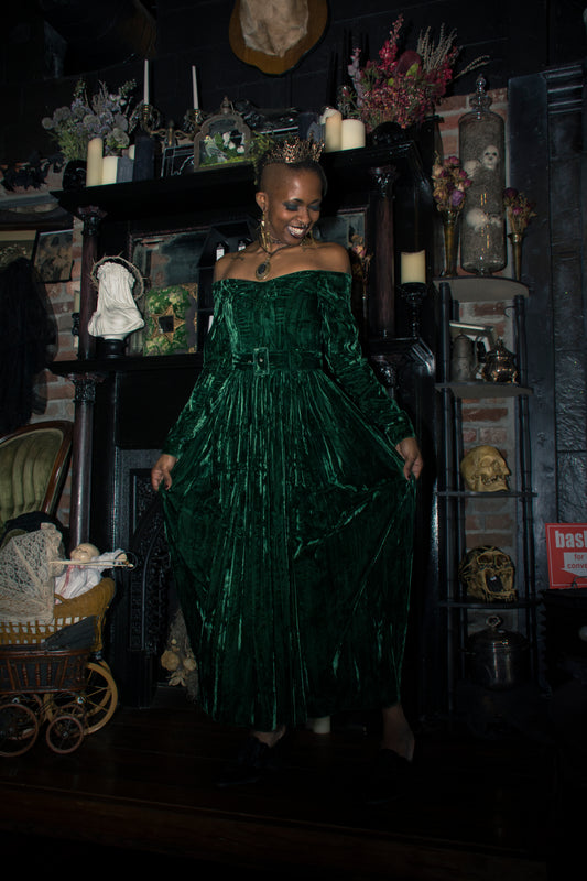Vintage Green Velvet Long Sleeve Belted Evening Gown
