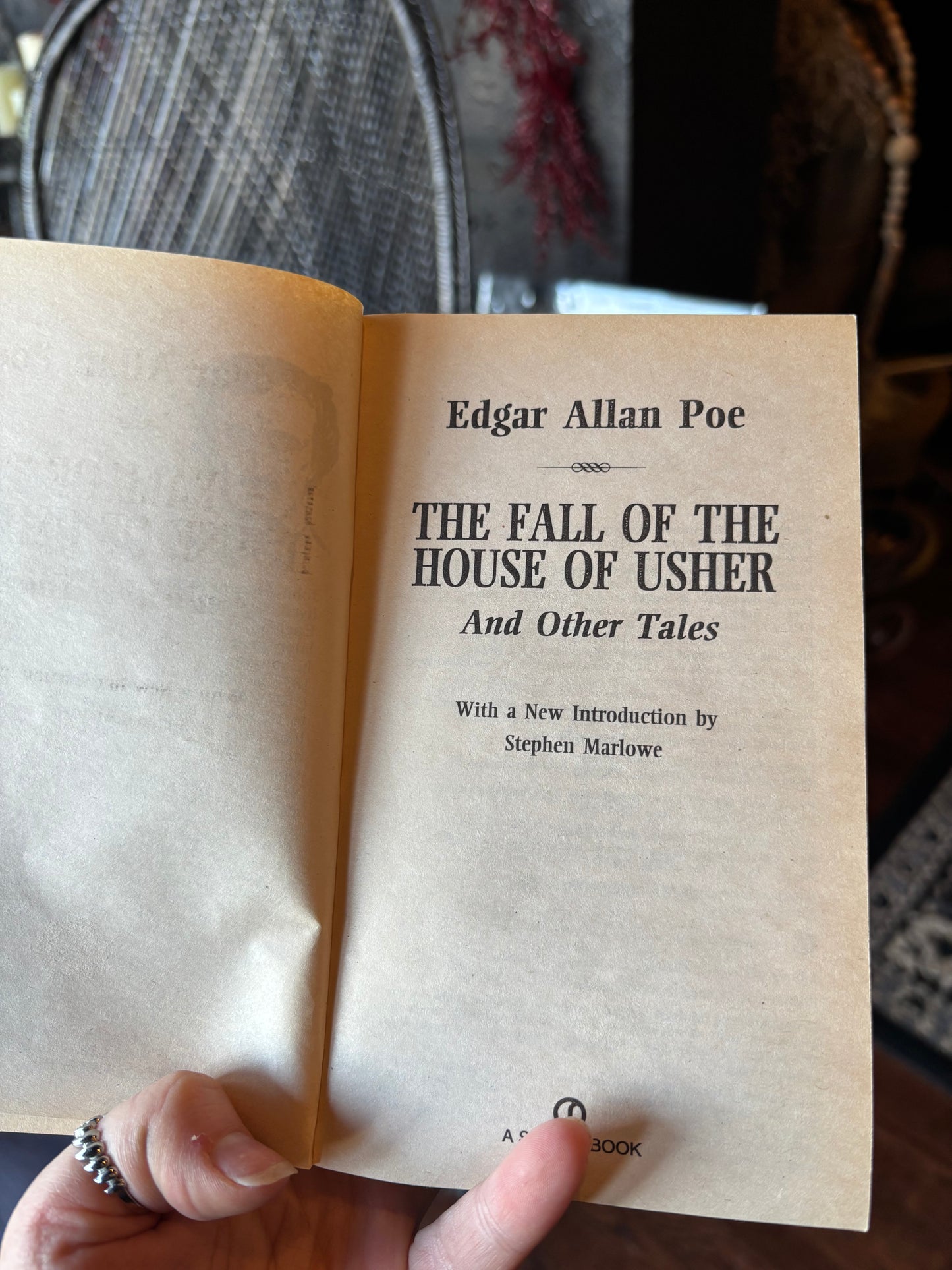 Edgar Allan Poe “The Fall of the House of Usher and other tales”