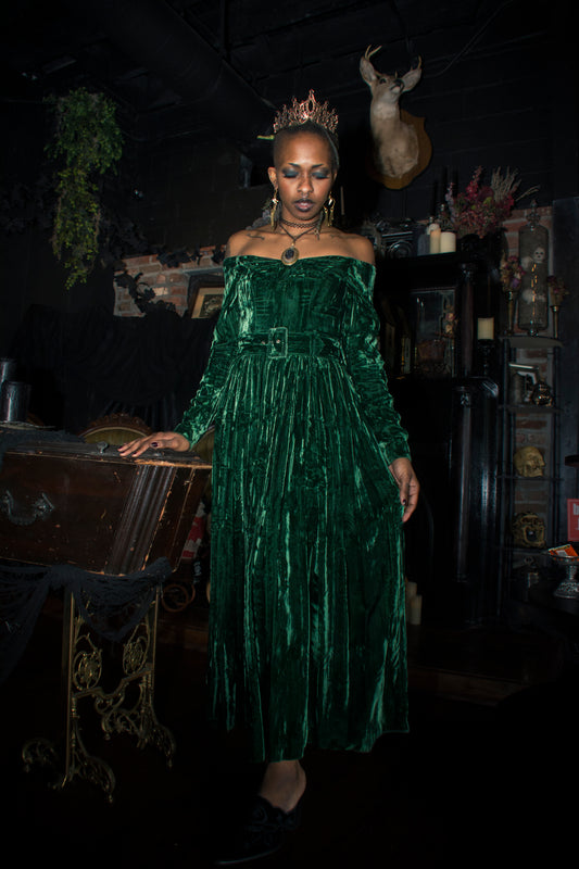 Vintage Green Velvet Long Sleeve Belted Evening Gown