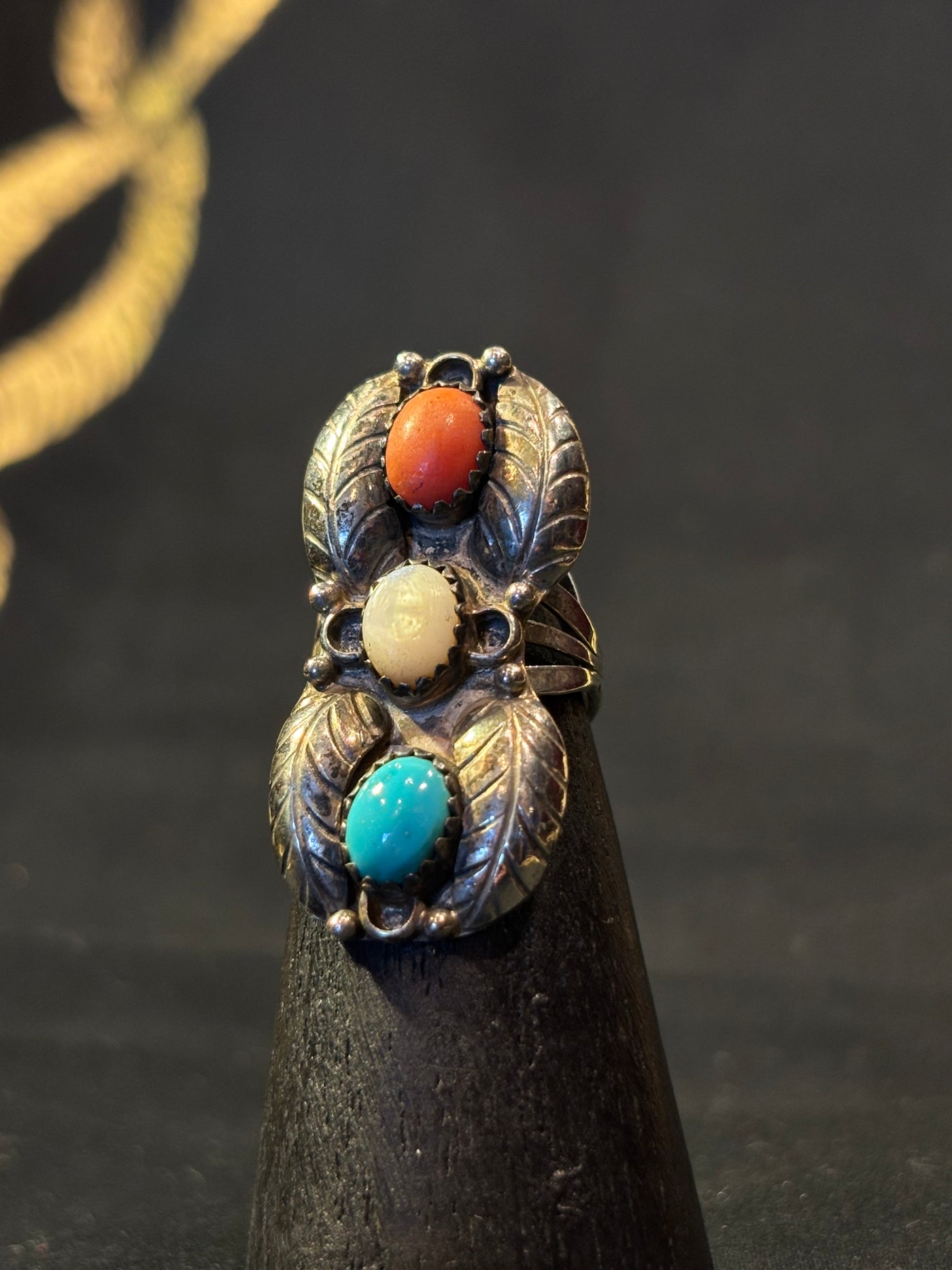 Vintage Sterling Silver Coral Mother of Pearl and Turquoise Feather Design Three Stone Ring