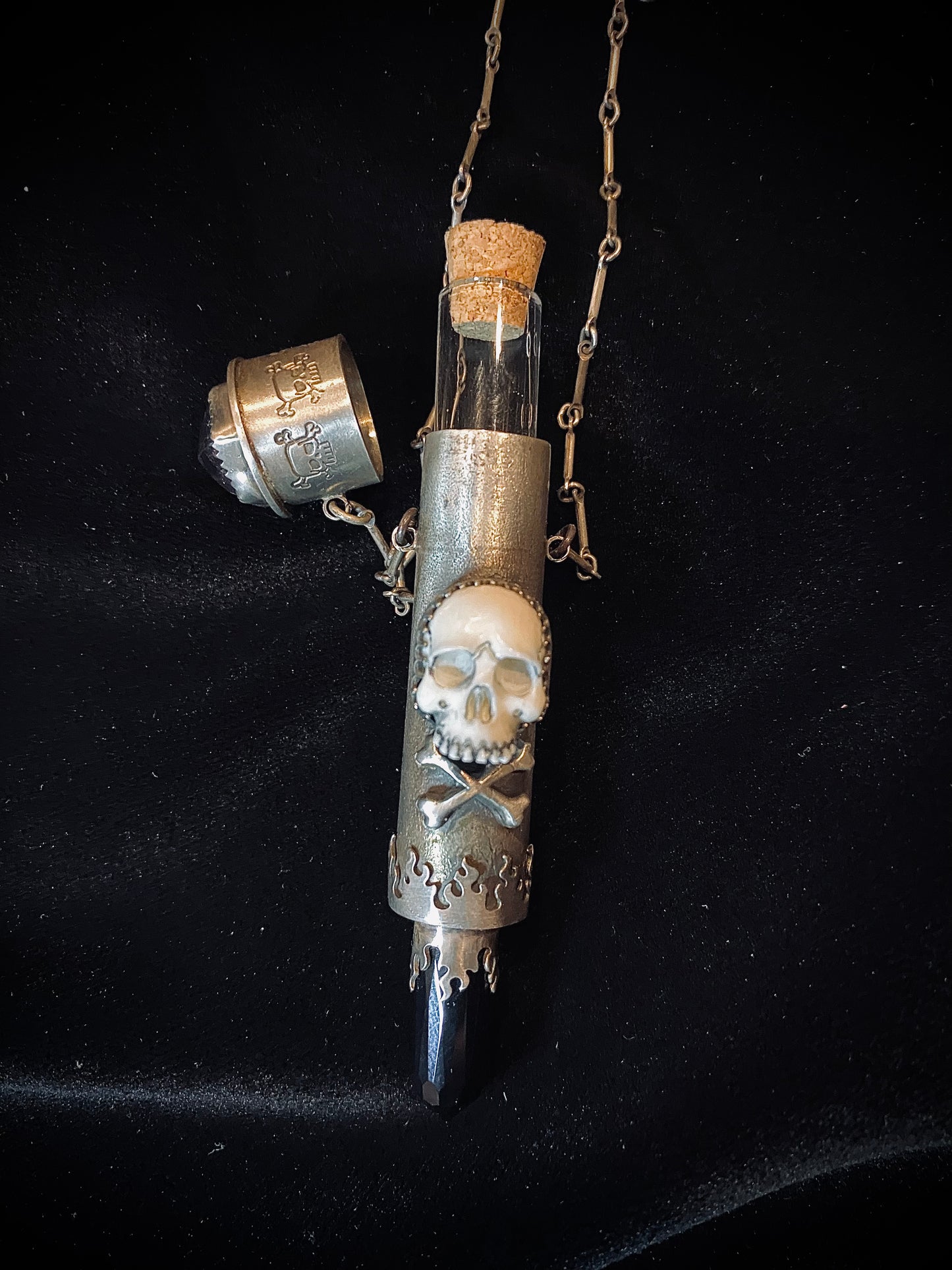Von Desolate Sterling Silver Amethyst and Bone Skull Kreepsake Necklace