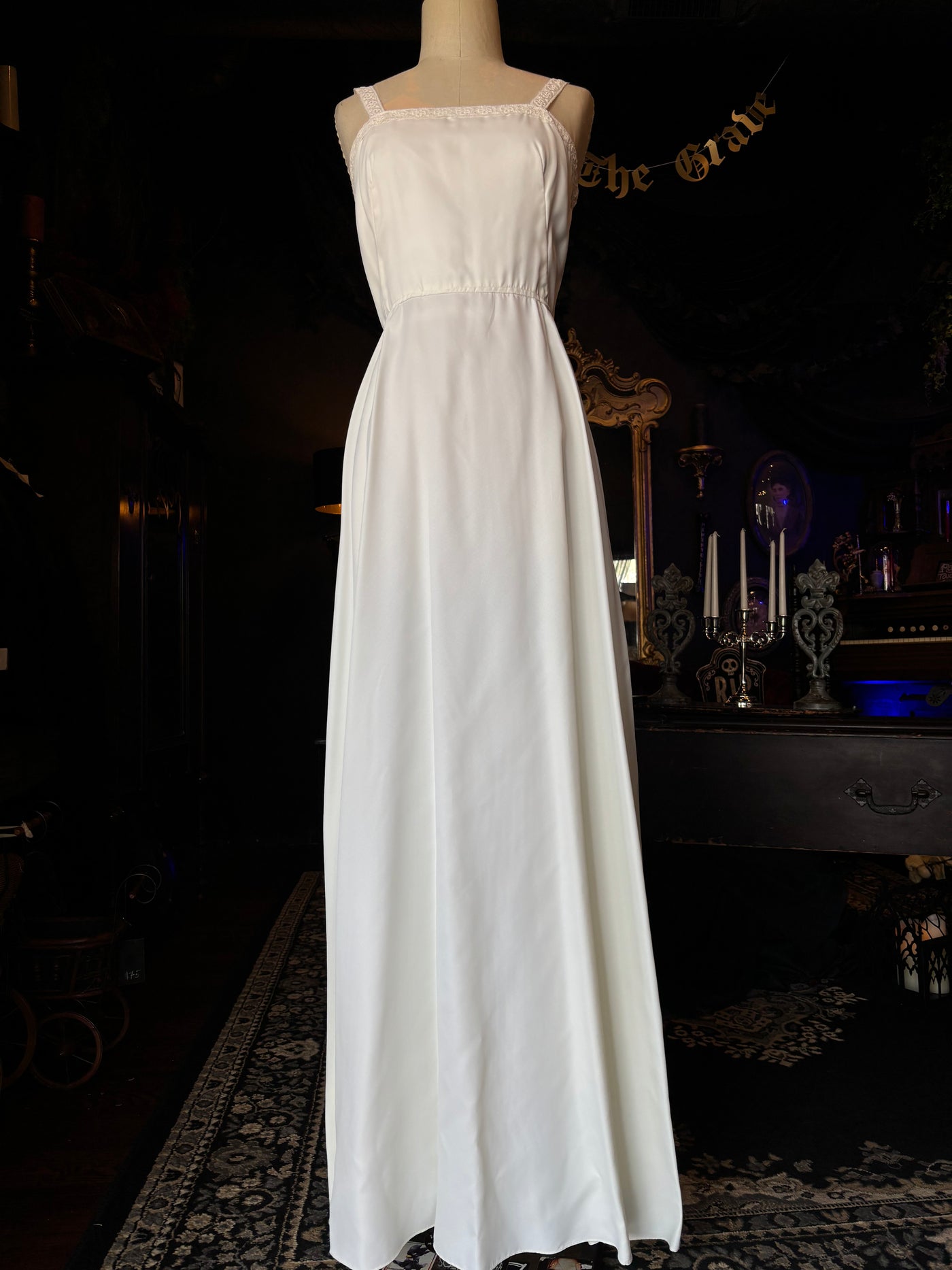 vintage cream wedding dresses Dreamy Color Two-Piece Lace Detail Dress Shoe size:6M Satin Neckline Friday 40MM | Black fitted short dress