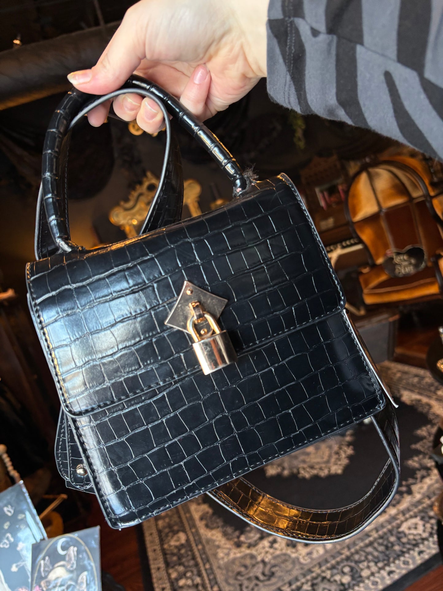 Black Faux Leather Croc Embossed Crossbody Bag w/Gold Tone Hardware