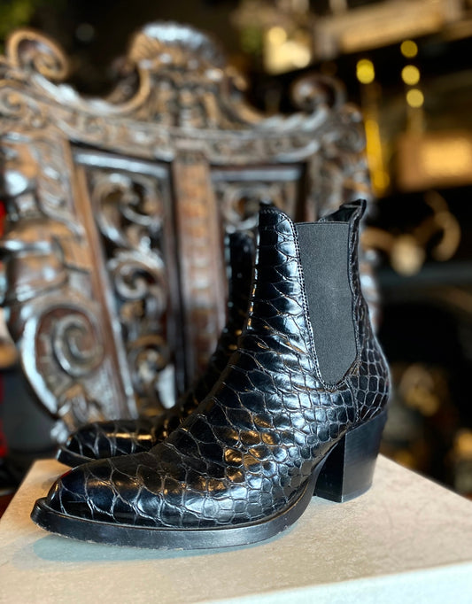 Elena Iachi Black Embossed Snakeskin Chelsea Ankle Boots Women’s 9
