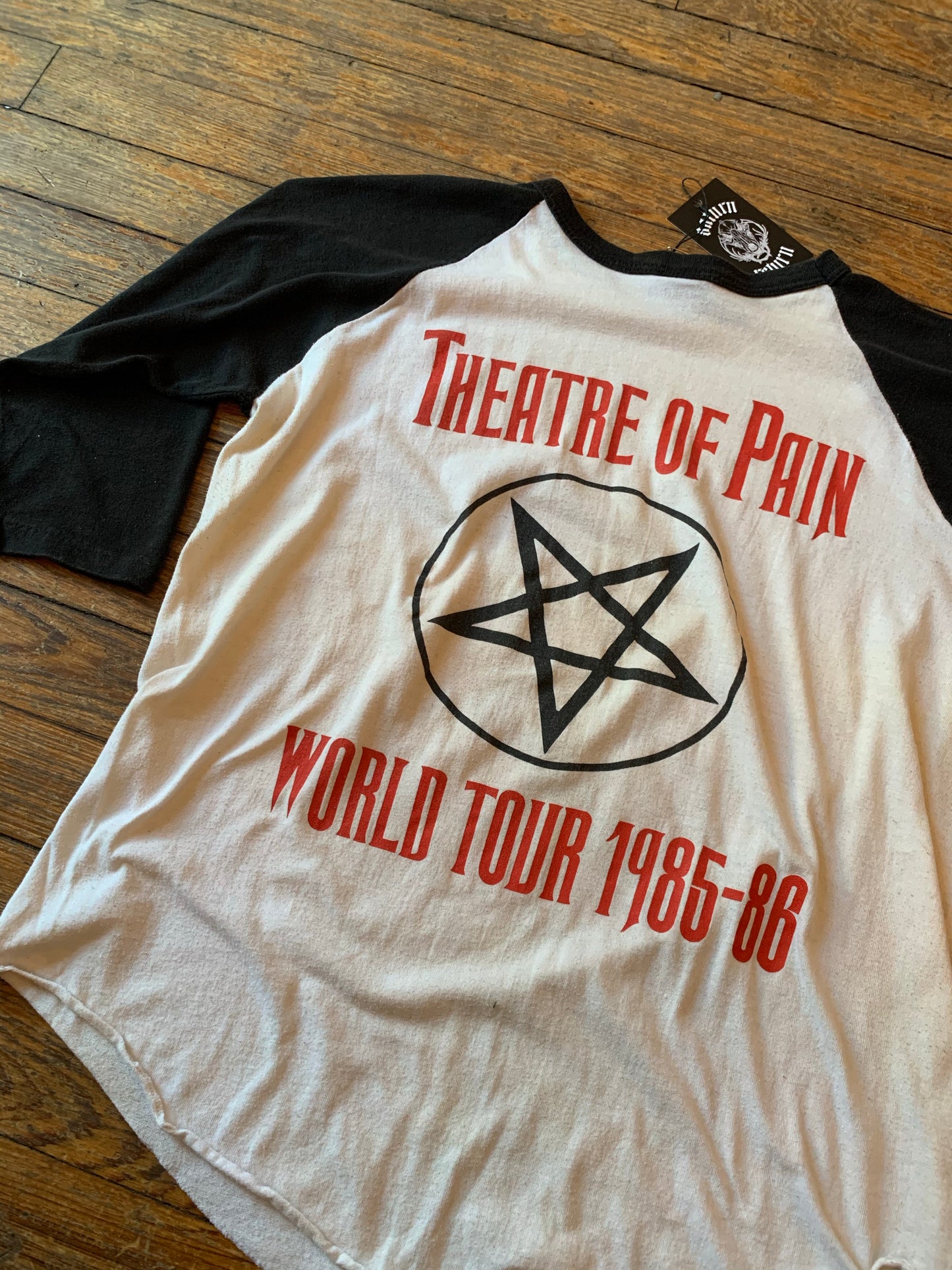 Vintage 1985/86 Mötley Crüe Theatre of Pain World Tour Allister Fiend Raglan T-Shirt