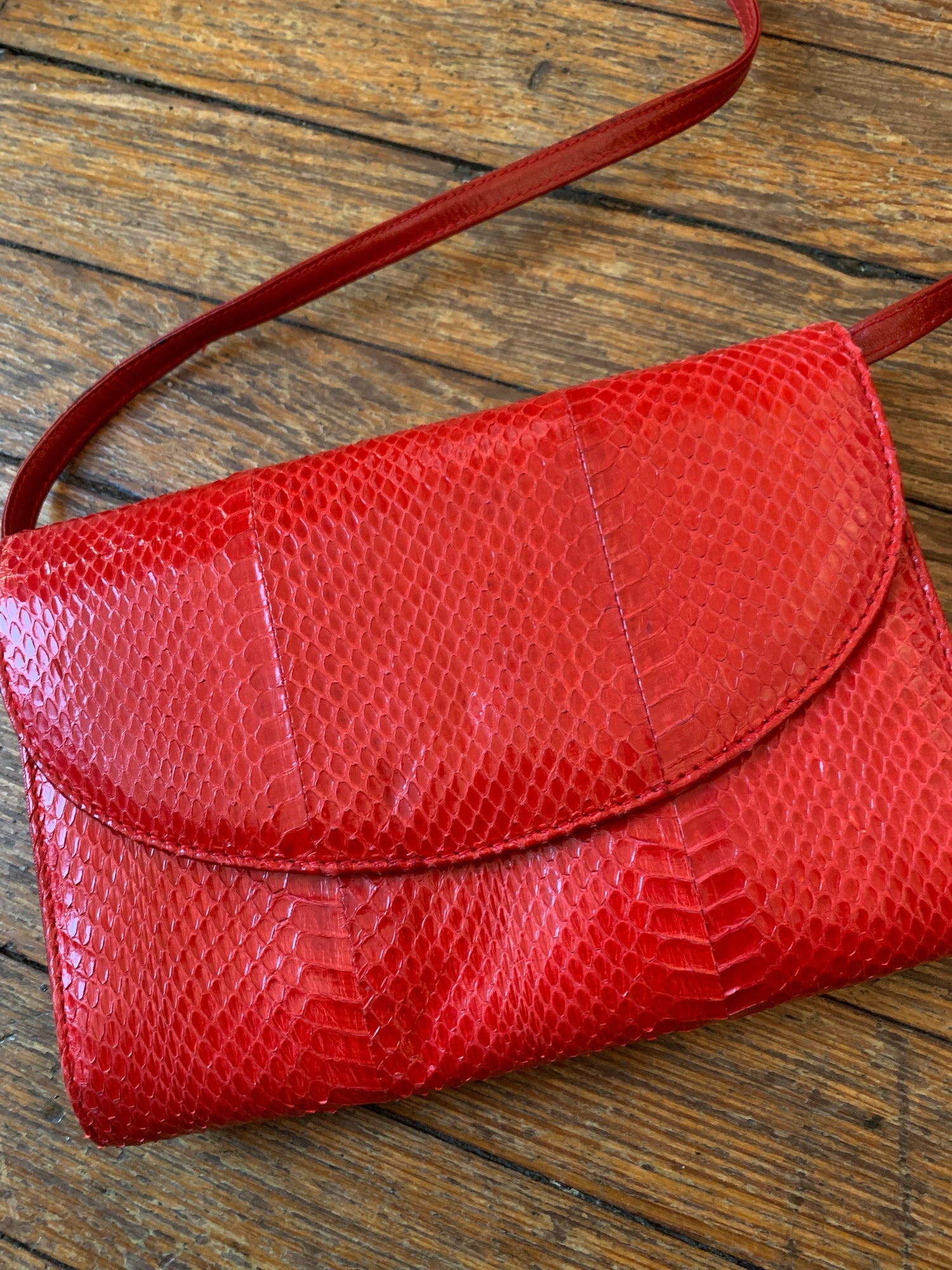 Vintage Red Snakeskin Giani Bernini Crossbody Purse – Shop Saturn