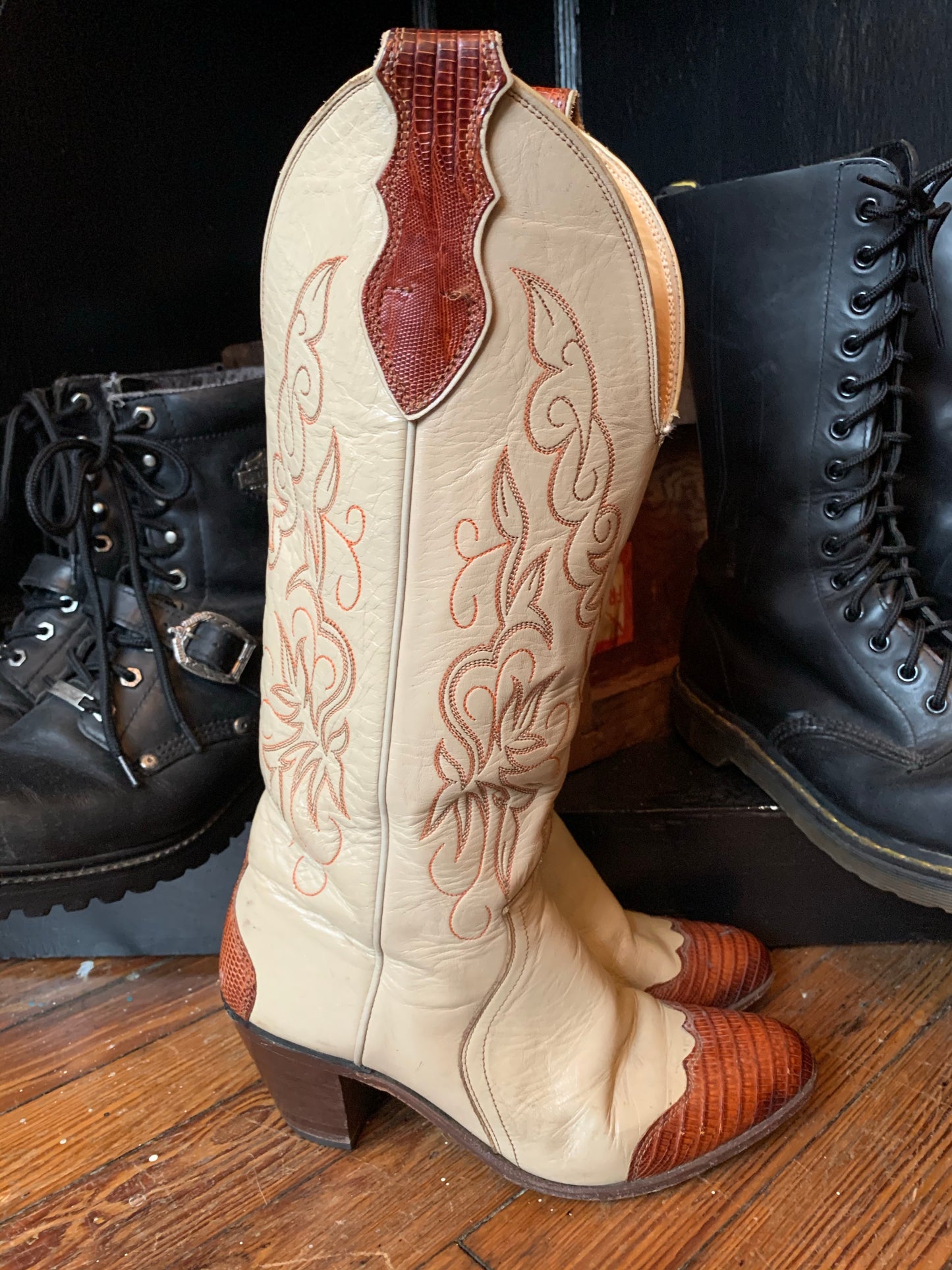 Vintage Justin Cream and Rust Heeled Cowboy Boots