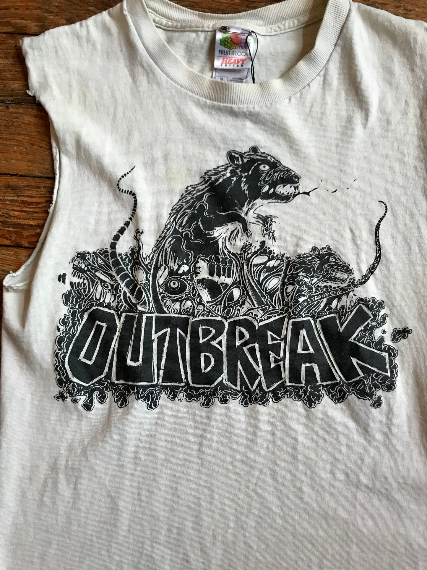 Outbreak Cut Off Sleeveless T-Shirt